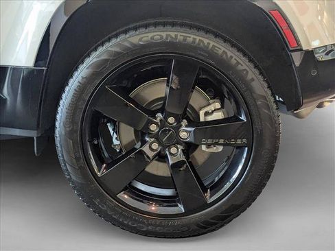 Used 2026 Land Rover Defender 110 X-Dynamic SE AWD/4WD image 23