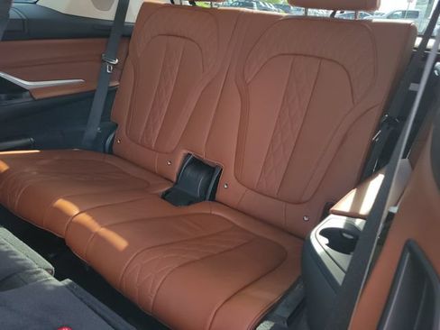 Used 2025 BMW X7 M60i AWD/4WD image 9