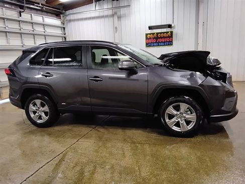 Used 2025 Toyota RAV4 XLE AWD/4WD image 2