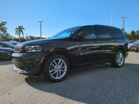Used 2023 Dodge Durango GT image 2