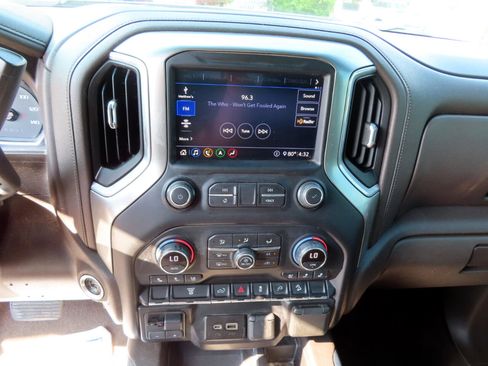 Used 2020 Chevrolet Silverado 2500 LTZ w/ LTZ Convenience Package image 24