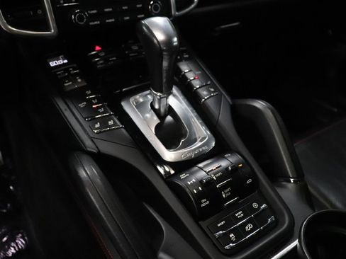 Used 2017 Porsche Cayenne Turbo image 32