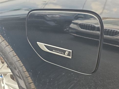 Used 2023 BMW 330e RWD image 8