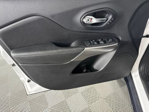 Used 2019 Jeep Cherokee Limited AWD/4WD image 11