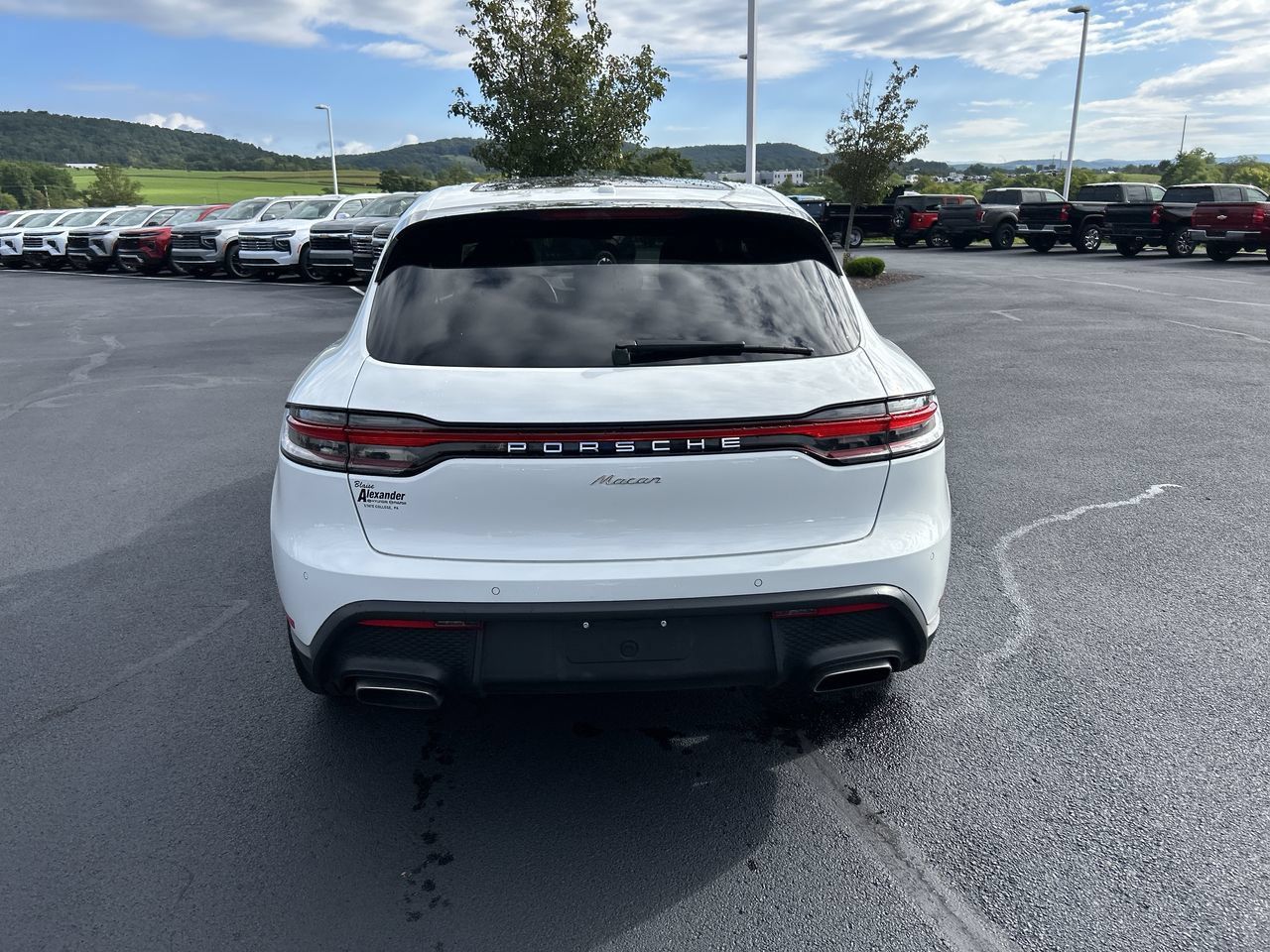 Used 2025 Porsche Macan AWD/4WD image 6