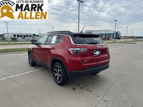 Used 2025 Jeep Compass Limited AWD/4WD image 4