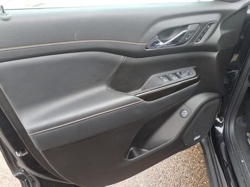 Used 2021 GMC Acadia AT4 w/ Technology Package image 9