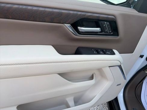 New 2026 GMC Yukon Denali w/ Denali Reserve Package AWD/4WD image 17