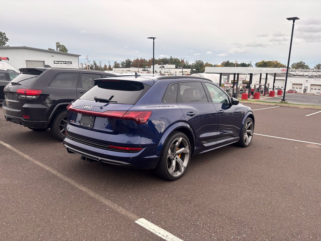 Used 2022 Audi e-tron S Prestige AWD/4WD image 2