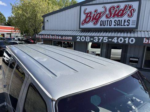 Used 2011 Ford E-350 and Econoline 350 XLT image 14