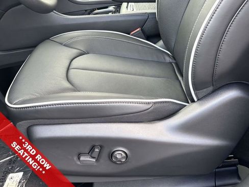 New 2026 Chrysler Pacifica Limited w/ S Appearance Package image 4