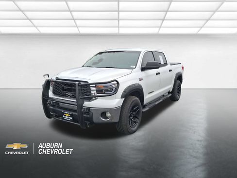 Used 2010 Toyota Tundra 4x4 CrewMax image 7