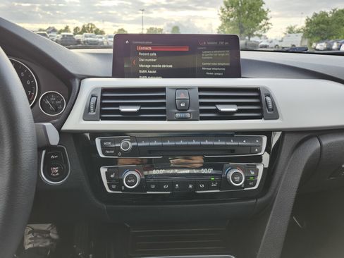 Used 2018 BMW 320i xDrive Sedan w/ Convenience Package AWD/4WD image 30
