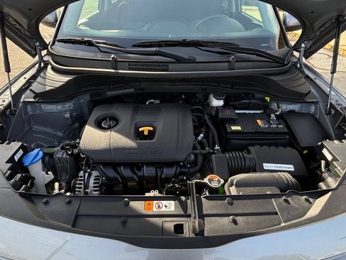 Used 2025 Kia Soul LX w/ LX Technology Package FWD image 30