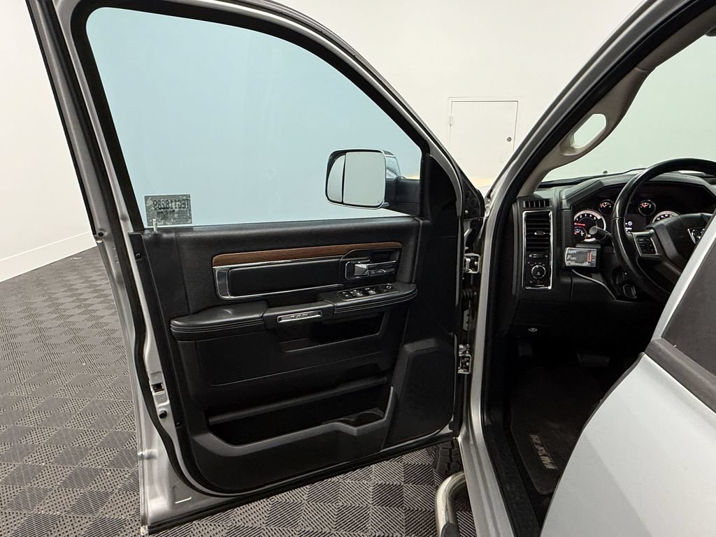 Used 2014 RAM 3500 Laramie w/ Convenience Group AWD/4WD image 14