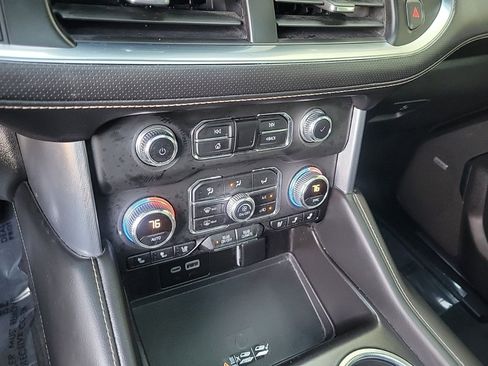 Used 2023 GMC Yukon XL SLT w/ SLT Premium Package image 22