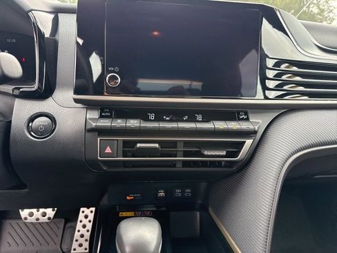 Used 2025 Toyota Camry SE image 37