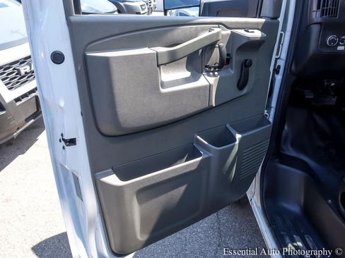 Used 2019 GMC Savana 3500 Extended w/ Driver Convenience Package image 16