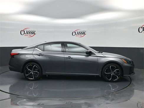 Used 2025 Nissan Altima 2.5 SR image 6