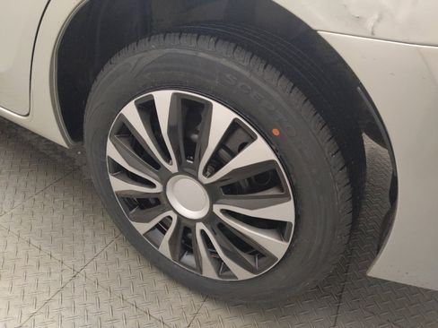 Used 2015 Toyota Corolla LE image 31