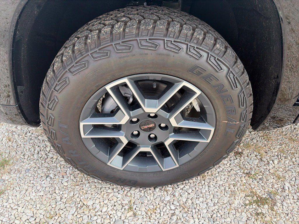 New 2027 GMC Terrain AT4 w/ Technology Package II AWD/4WD image 10