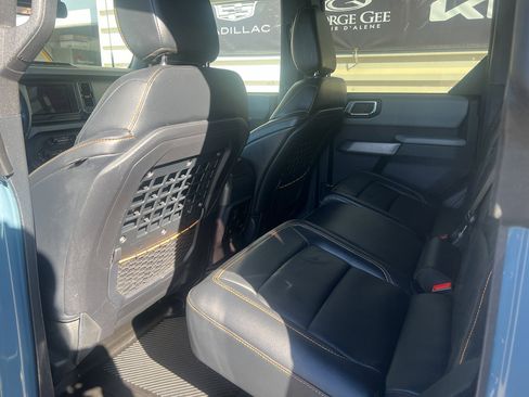 Used 2022 Ford Bronco Badlands image 11