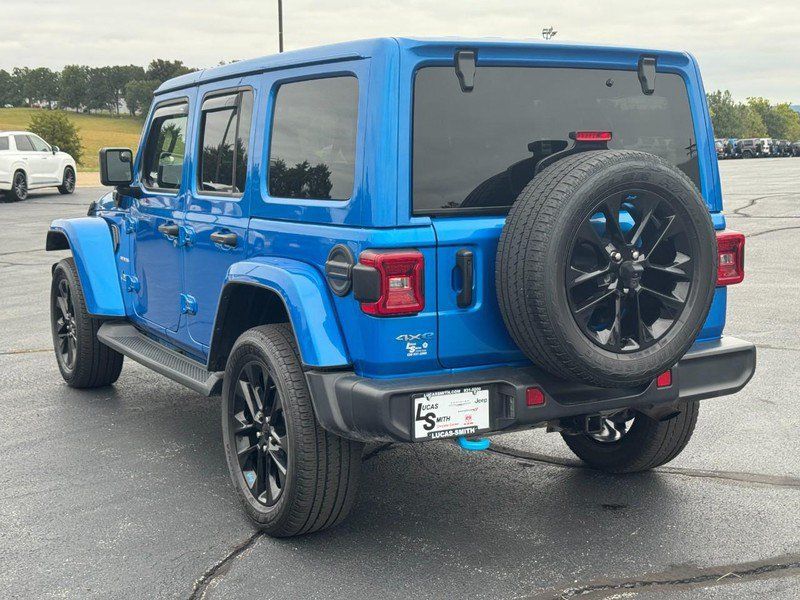Used 2023 Jeep Wrangler Unlimited Sahara w/ Cold Weather Group AWD/4WD image 6