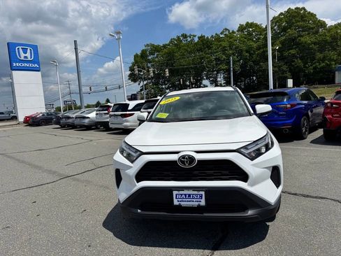 Used 2025 Toyota RAV4 XLE AWD/4WD image 2