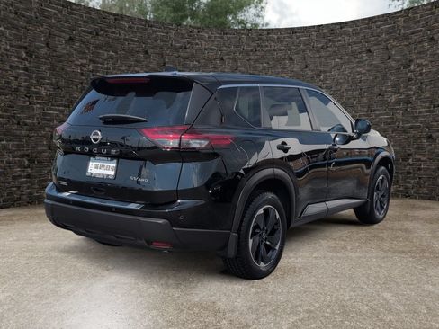 Used 2024 Nissan Rogue SV AWD/4WD image 7