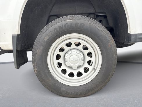 Used 2025 Chevrolet Colorado W/T image 12