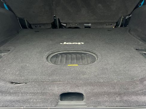 Used 2017 Jeep Wrangler Unlimited Rubicon w/ Connectivity Group image 18