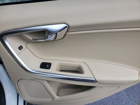 Used 2015 Volvo S60 T5 Premier image 32