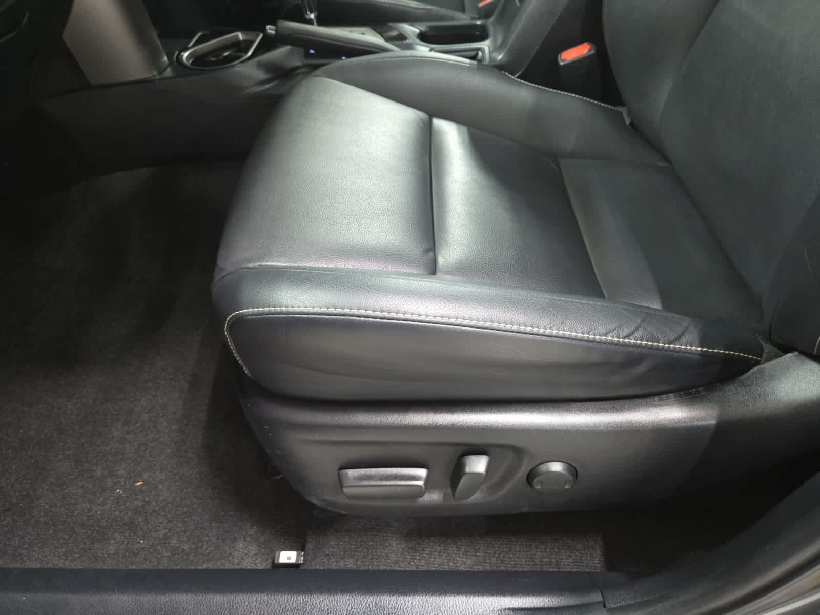 Used 2016 Toyota RAV4 Limited AWD/4WD image 34
