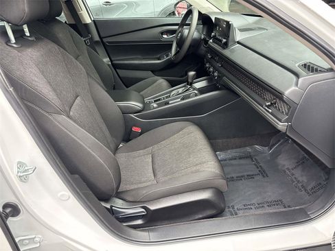 Used 2025 Honda Accord SE image 17