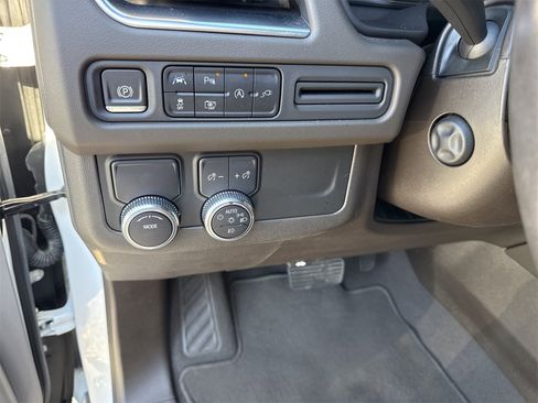 Used 2022 GMC Yukon SLT w/ SLT Premium Package image 19