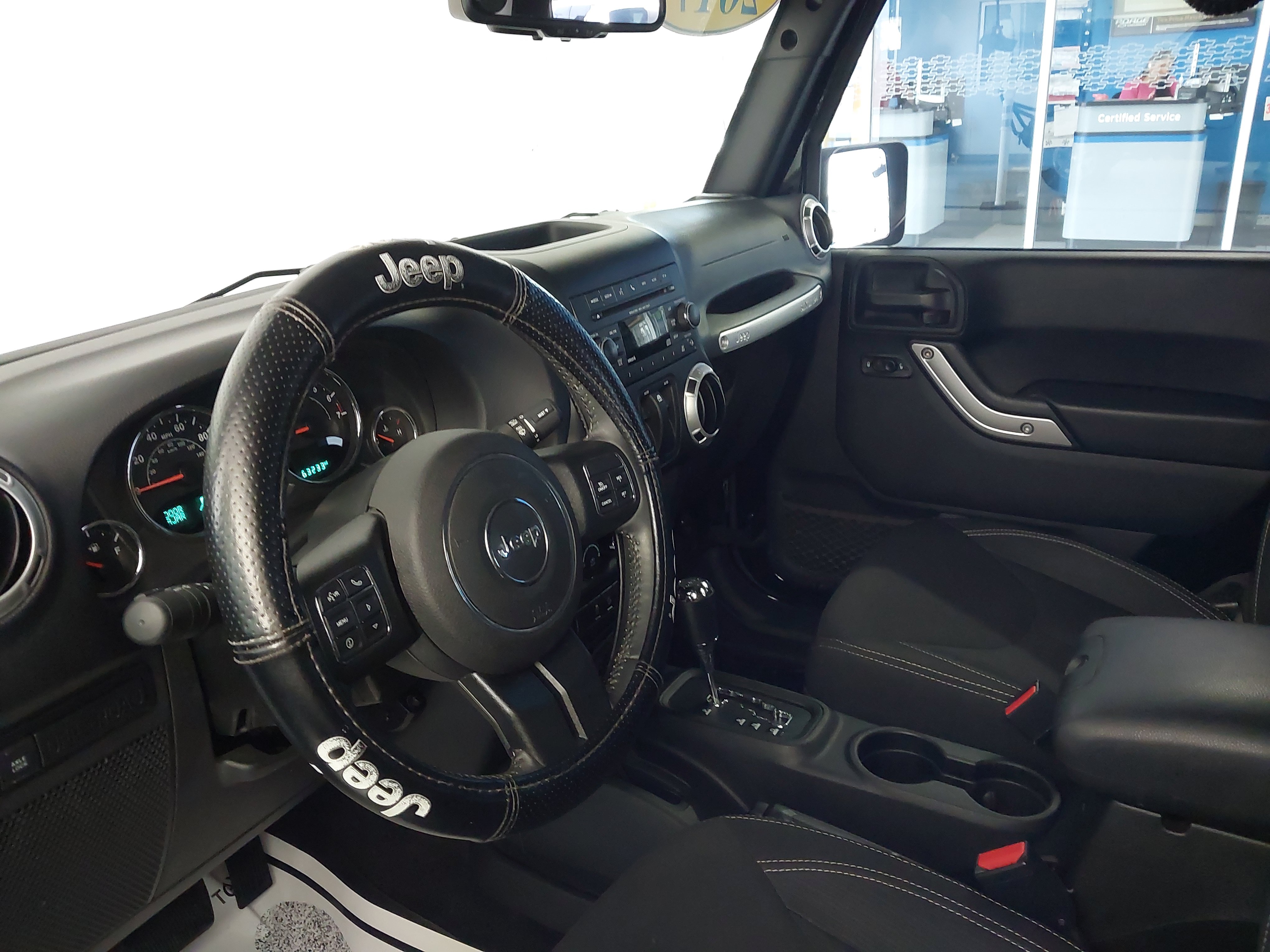 Used 2017 Jeep Wrangler Rubicon w/ Power Convenience Group AWD/4WD image 2