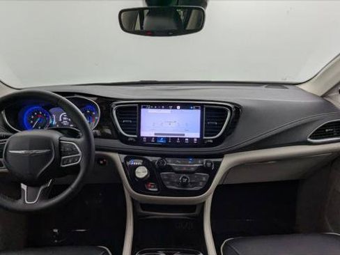 Used 2023 Chrysler Pacifica Limited FWD image 23
