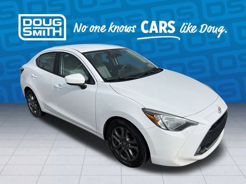Used 2019 Toyota Yaris LE image 6