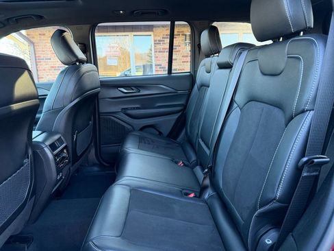 Used 2024 Jeep Grand Cherokee Altitude image 33