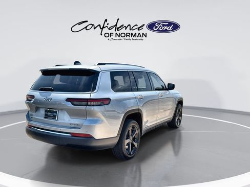Used 2023 Jeep Grand Cherokee L Limited RWD image 8