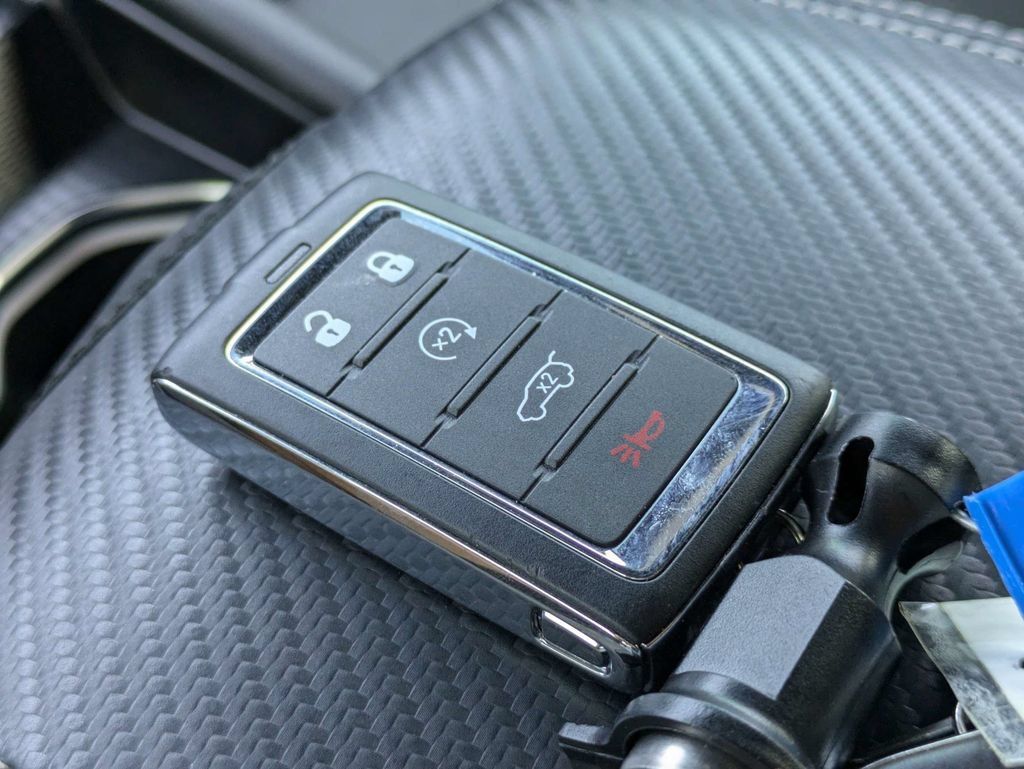 Used 2024 Jeep Grand Cherokee L Limited w/ Black Appearance Package RWD image 33