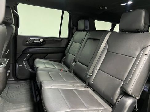 Used 2025 Chevrolet Suburban LT w/ Comfort Package image 43