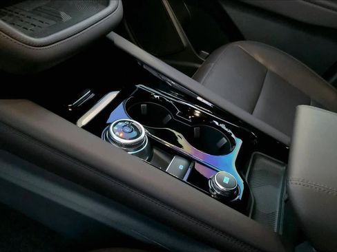 Used 2025 Ford Explorer Platinum image 16