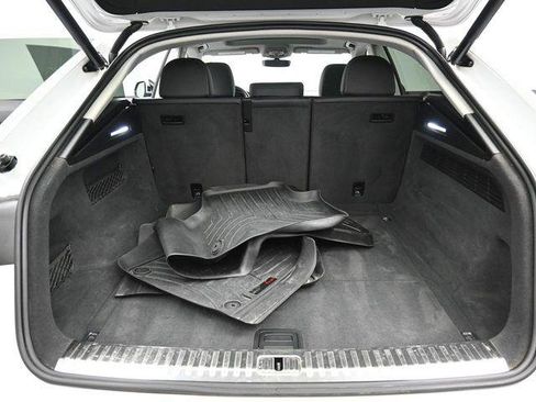 Used 2019 Audi Q8 Premium image 31