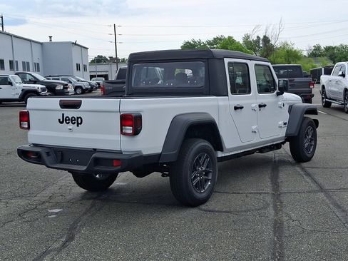 Used 2026 Jeep Gladiator Sport AWD/4WD image 4
