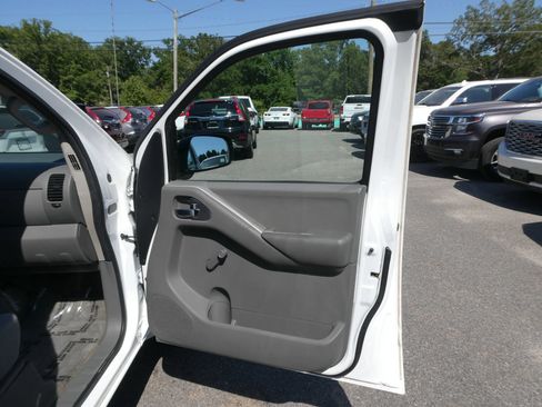 Used 2013 Nissan Frontier S RWD image 19