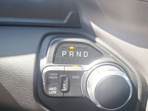 Used 2024 RAM 2500 Big Horn AWD/4WD image 28