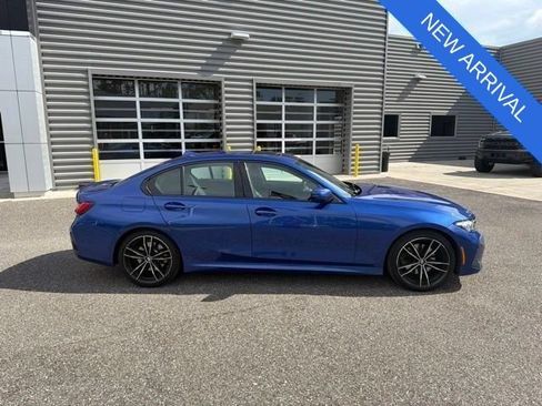 Used 2023 BMW 330i Sedan w/ M Sport Package RWD image 3