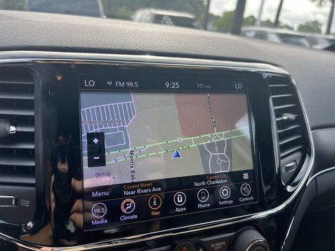 Used 2020 Jeep Grand Cherokee Limited AWD/4WD image 24