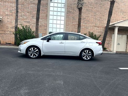 Used 2020 Nissan Versa SR image 2